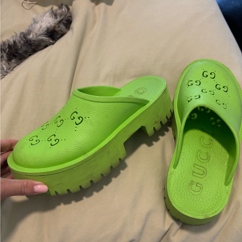 Non authentic Gucci platform shoe